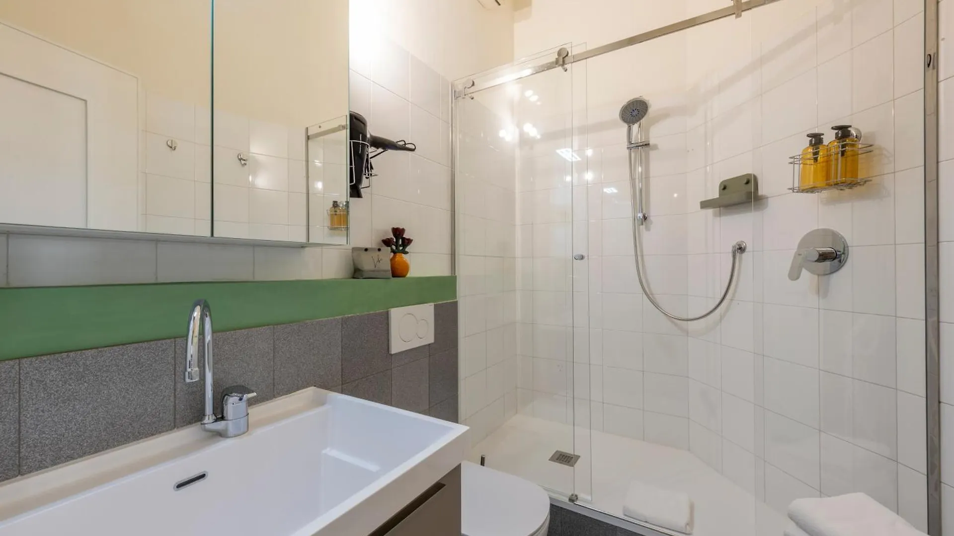 110Mq Santa Sofia Apartment, In The Center Of Milan, 10 Min Walk From Duomo