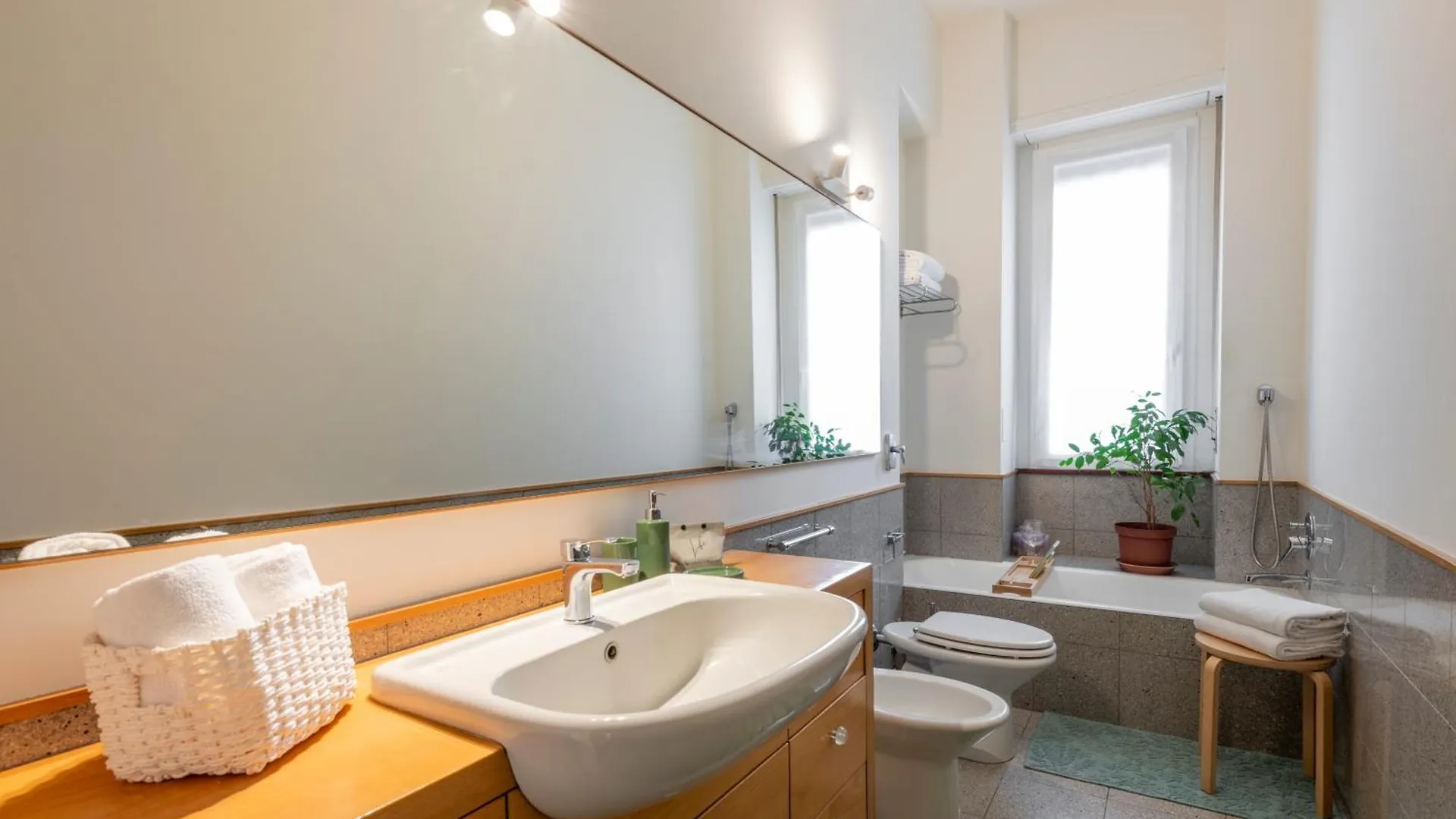 110Mq Santa Sofia Apartment, In The Center Of Milan, 10 Min Walk From Duomo 0*, Milan